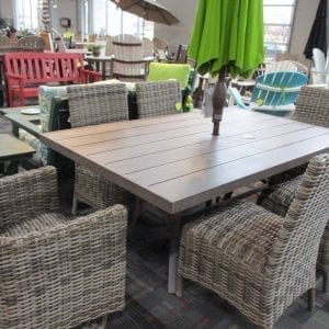 outdoor dining table and chairs