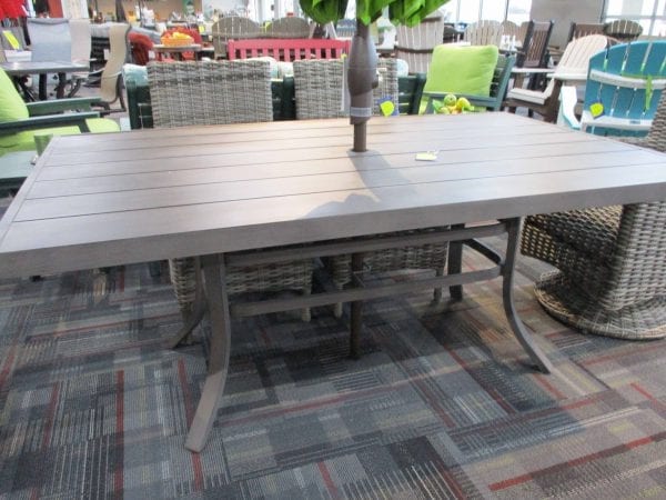 outdoor dining table